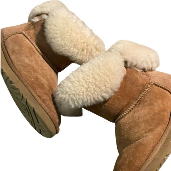 UGG Tan Winter Boots with Plush Lining - Picture 3 of 3